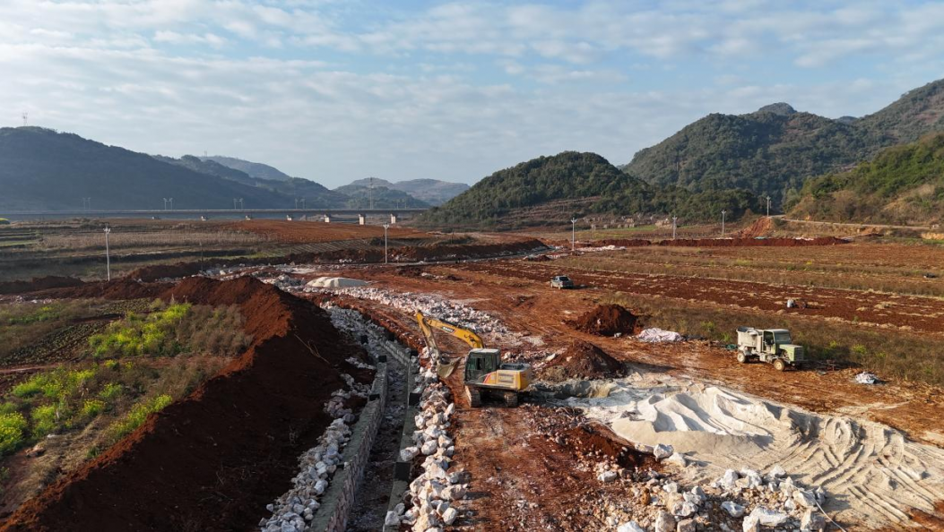 抢抓“农闲”，珠琳镇全力推进高标准农田建设