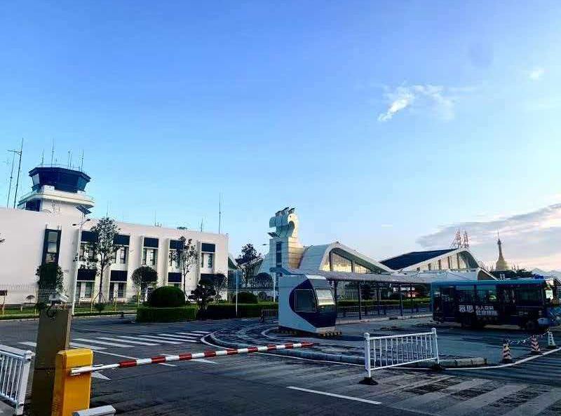 德宏芒市国际机场联合保交行打通出行“最后一公里”