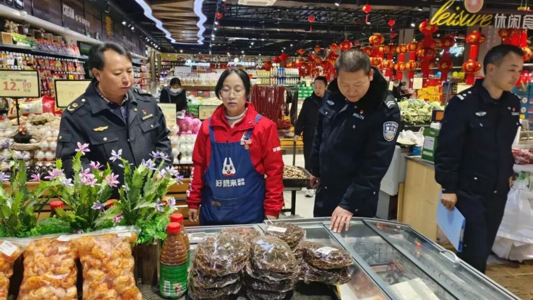 【新春走基层】护航春节 “舌尖安全”！梁河县开展节前食品安全专项检查