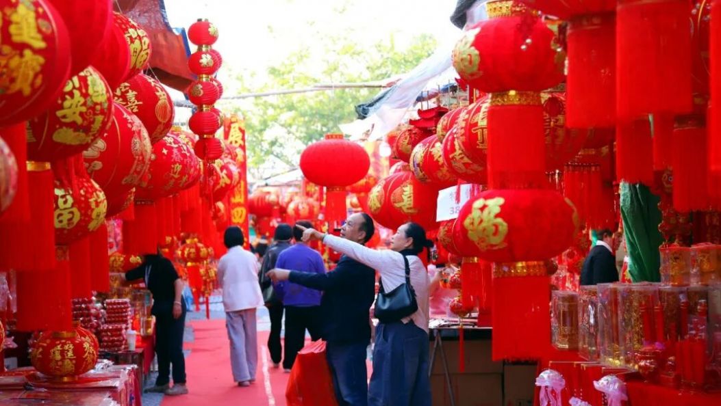 德宏新春“氛围组”上线！红红红了……