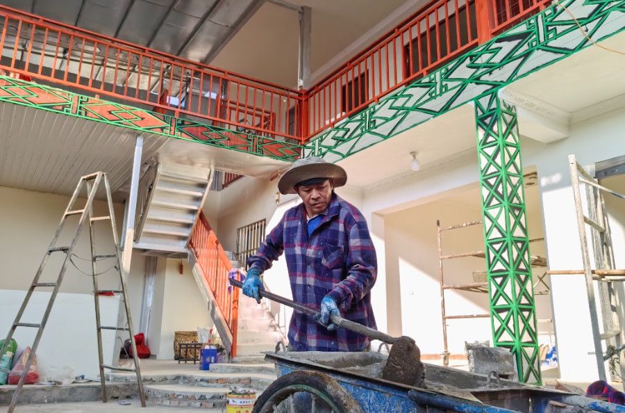 新春走基层| 从“建档”到“建群”   50岁景颇族汉子何勒当的“共富”承诺与行动