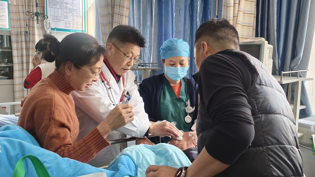 新春走基层｜德宏州人民医院急诊科：守护生命不打烊