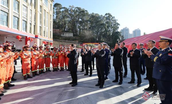 王宁王予波检查公安、消防、市场供应等工作，看望慰问环卫工人、快递小哥等一线劳动者 向全省各族干部群众致以新春祝福 刘洪建参加