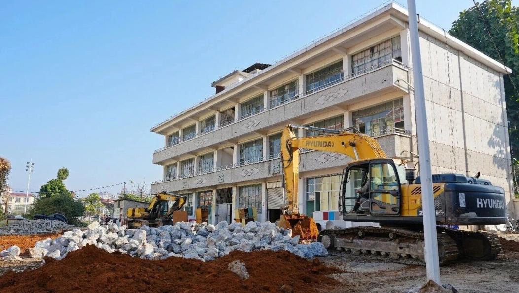 芒市科技路提升改造工程加速推进