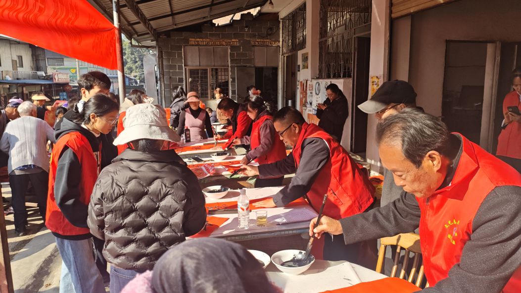 德宏州文联春节系列文艺志愿服务活动暖人心