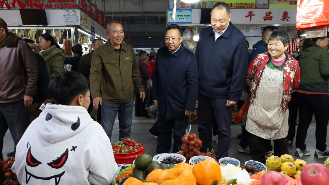 李正环调度全州值班情况并检查市场保供情况时强调：以“时时放心不下”的责任感 确保全州人民度过安全祥和的新春佳节