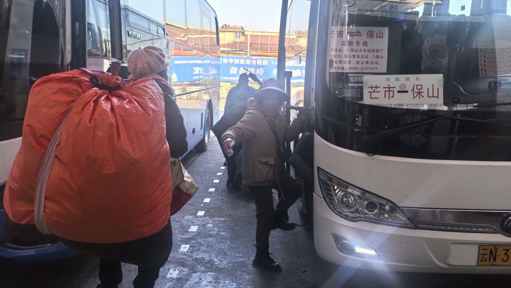 2026新春走基层 | 客流新高暖途相伴  芒市全力守护平安春运路