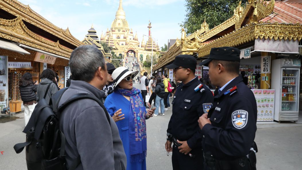 2026新春走基层 | 芒市公安局城郊派出所：藏蓝守护平安之花