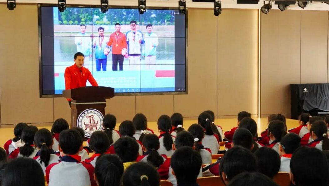 华宁县开展“开学第一课”励志分享活动 点亮开学季