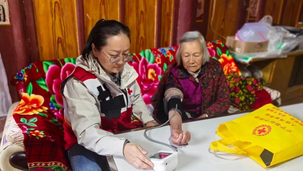 新时代文明实践 | 华宁县开展系列志愿活动弘扬雷锋精神