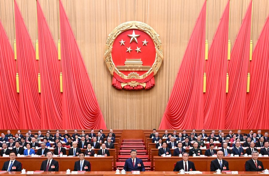 十四届全国人大四次会议在京闭幕 习近平等在主席台就座