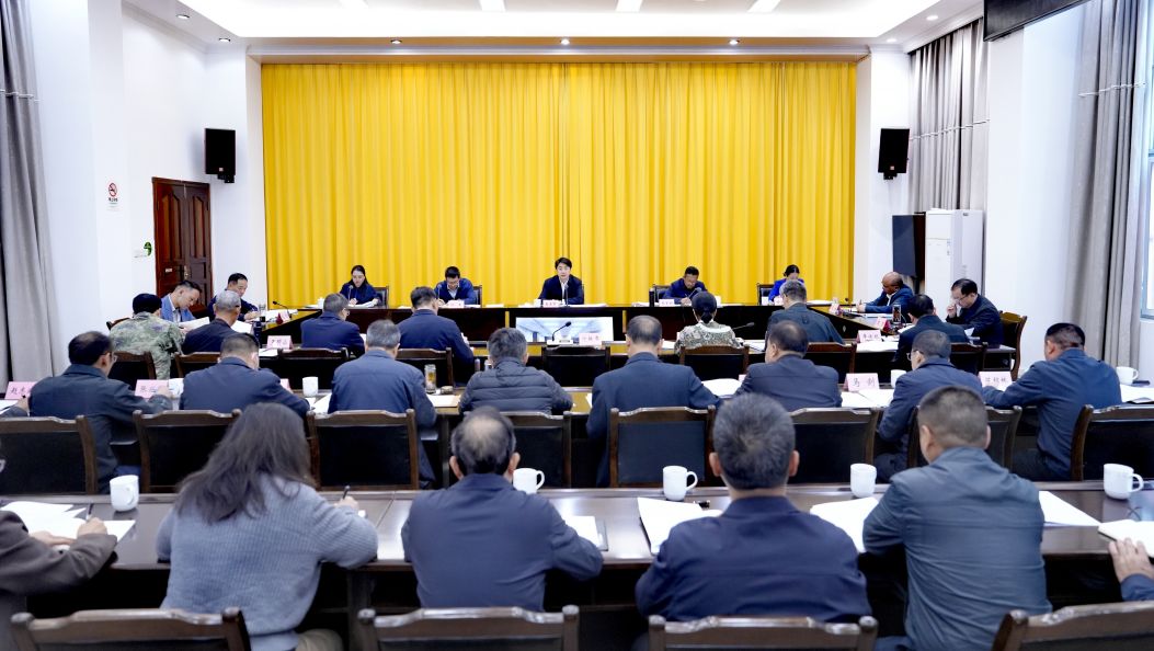 州委常委会召开会议 王云霏主持