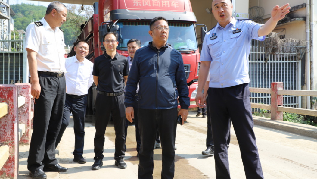 李正环在芒市盈江调研经济运行和项目投资时强调：统筹推进产业升级 以县域经济支撑全州发展大局