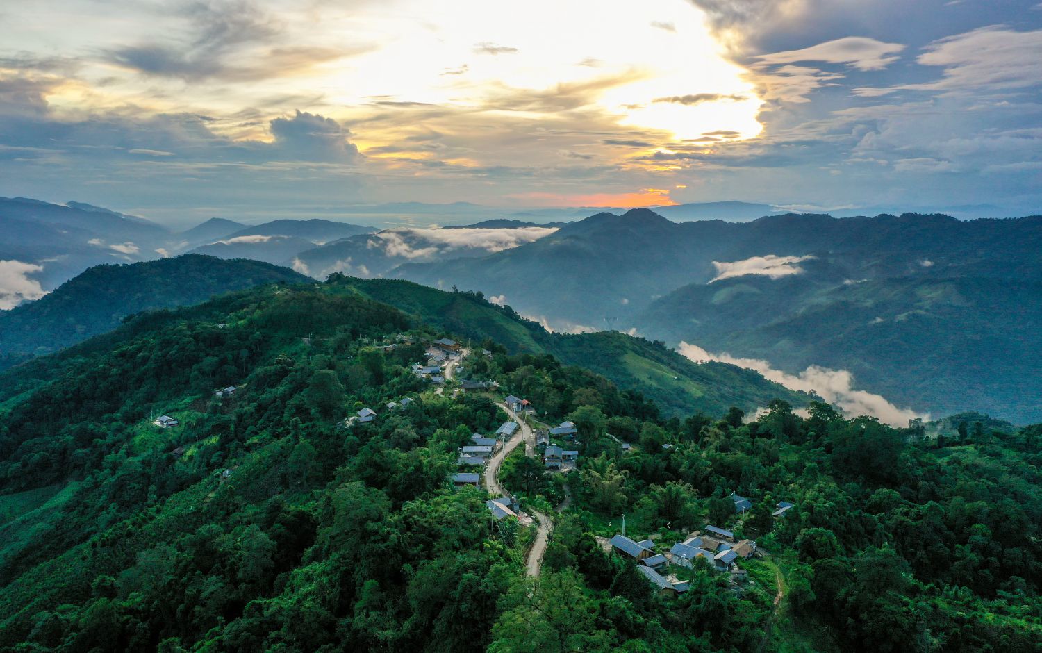 护鸟牌怎么写中国首次中缅边境农民生态安全摄影展：从猎人到摄影师的生态觉醒_https://www.jmylbn.com_新闻资讯_第10张
