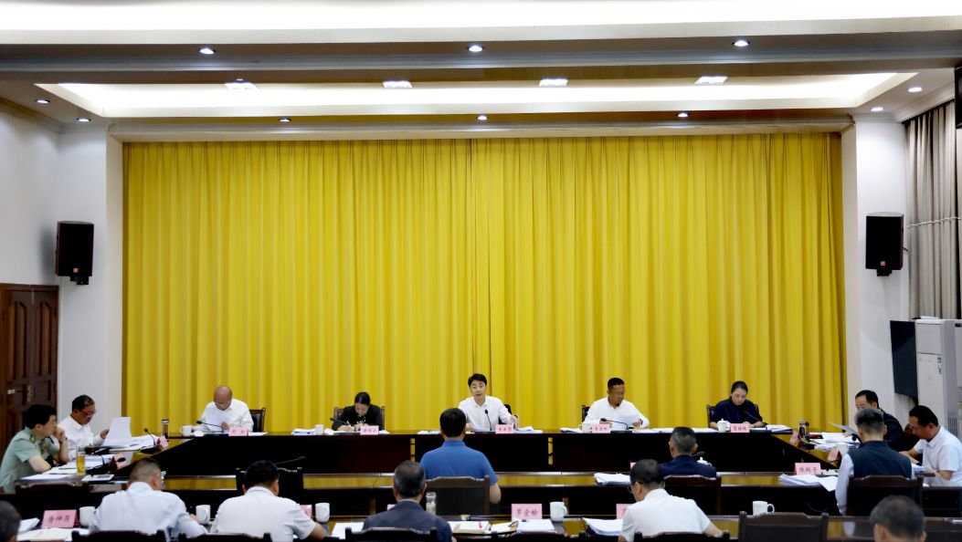 州委常委会召开会议 王云霏主持