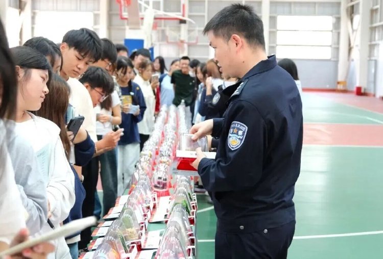 云南省委书记：不断夺取禁毒防艾人民战争新胜利