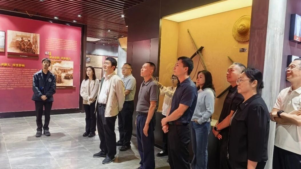 德宏州政协组织界别委员开展爱国主义教育 