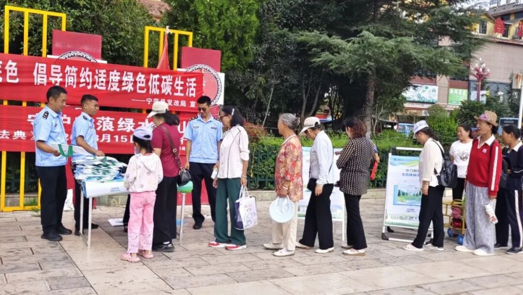 我县开展《中华人民共和国生态环境法典》集中宣传活动