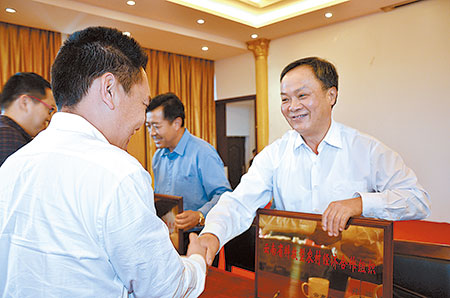 加快实施创新驱动 推动德宏州科技改革发展