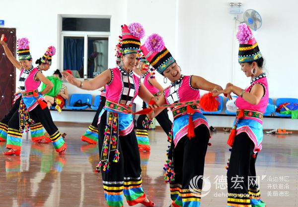 德宏老体协完成5种世居少数民族老年健身操摄制