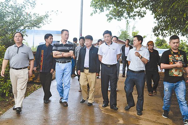 德宏州政府调研民族团结进步边疆繁荣稳定示范区建设情况