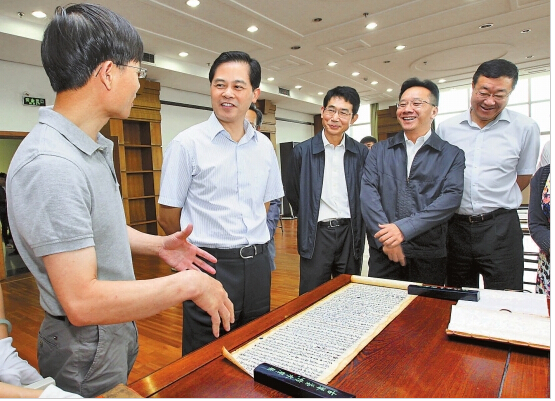 陈豪：推动民族文化强省建设结硕果