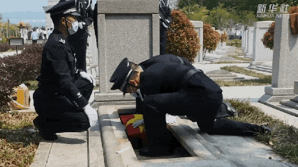 缅怀！功勋卓著的缉毒英雄已安葬