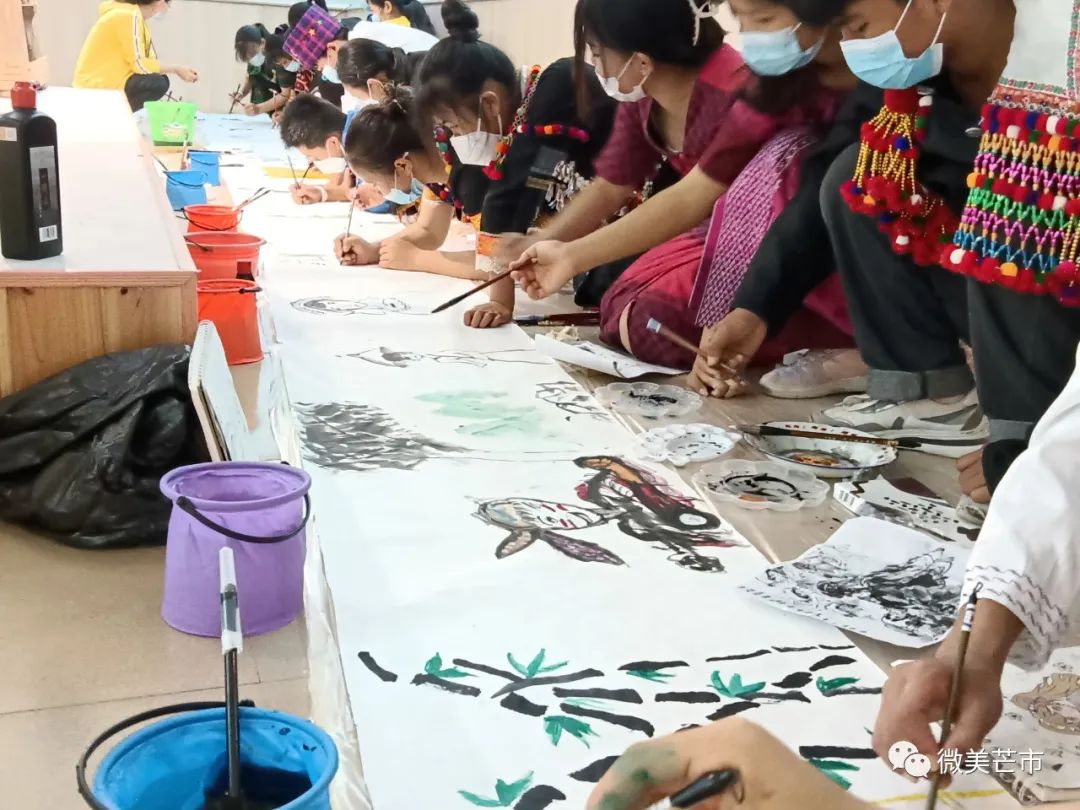 小小画笔真情绘就民族团结美丽画卷