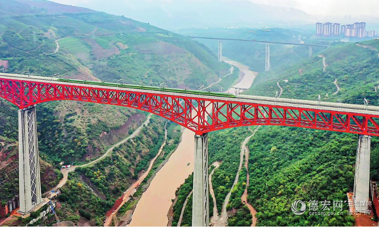 中老铁路开通运营一年——物畅其流 货运交出亮眼成绩单