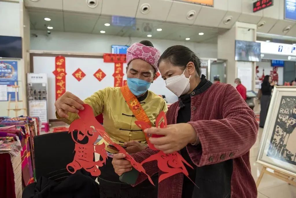 【我在德宏·温暖过年】全国首个民族特色航班首航成功！目的地：德宏