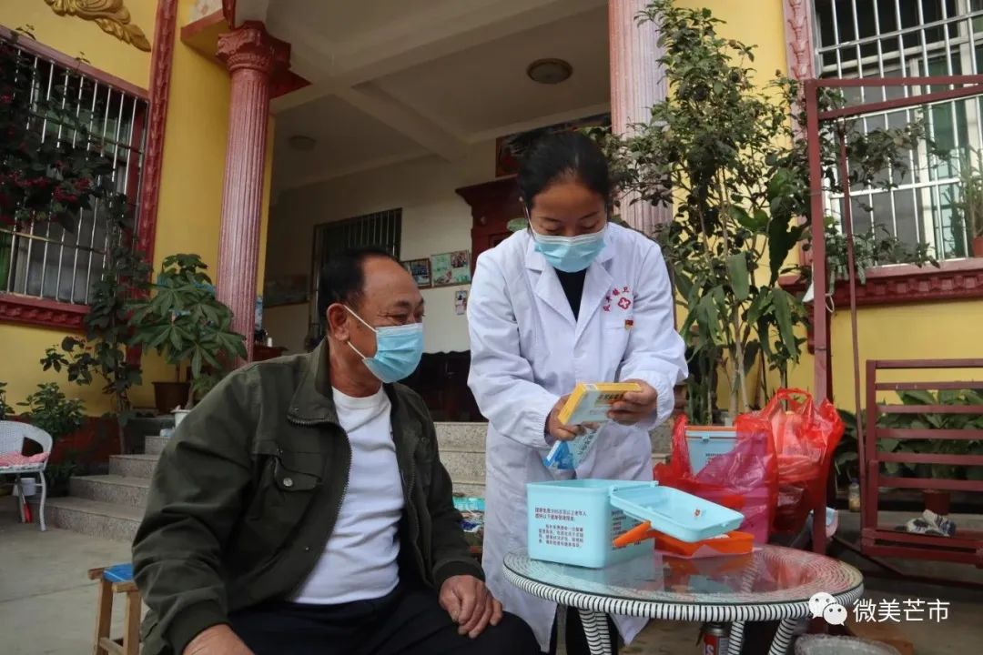 【我在德宏·温暖过年】送温暖保健康！芒市向重点人群免费发放“健康防疫包”