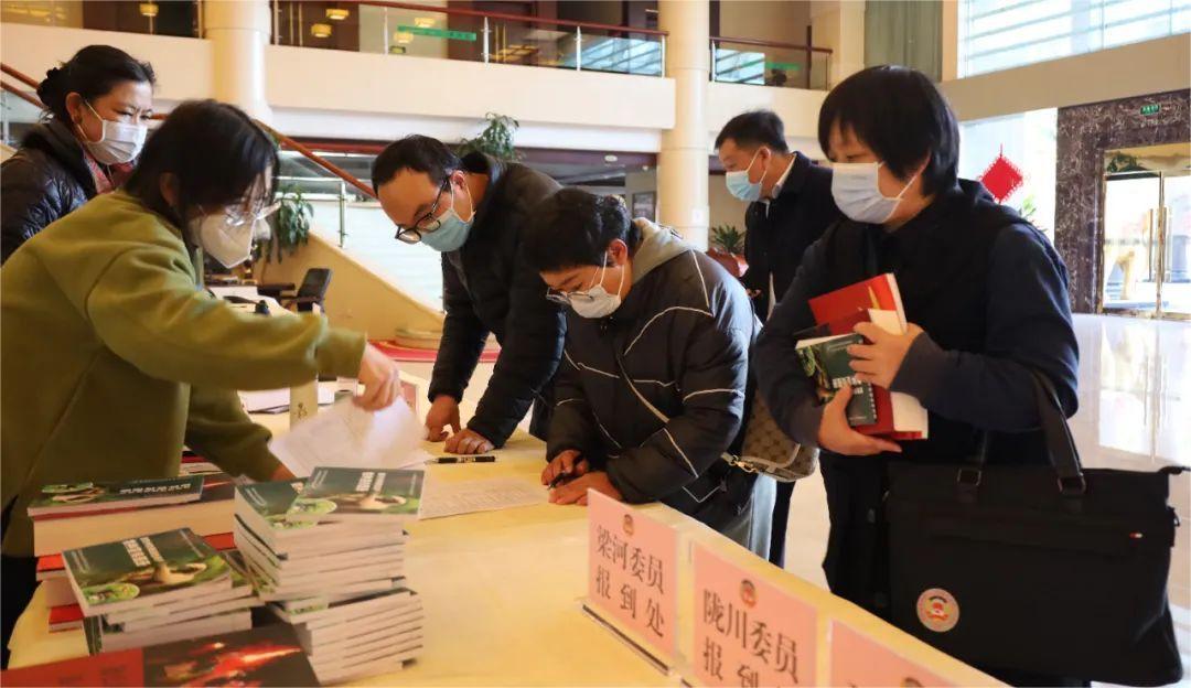 政协委员满怀激情赴盛会