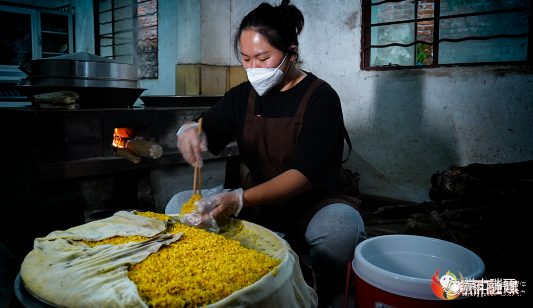 【网络中国节·清明】 清明节，瑞丽人把哀思融进染饭花里