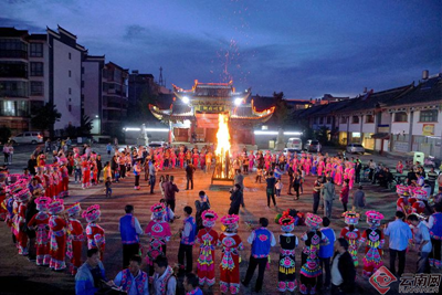 牟定“三月会”：跳穿千层底，跳烂绣花鞋