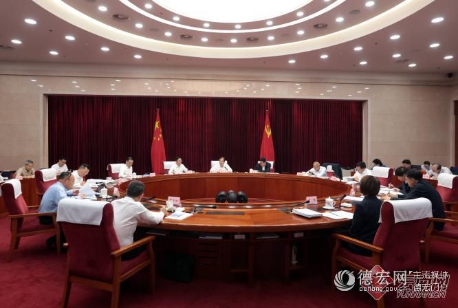 省委常委班子主题教育调研成果交流会强调：深化调研 发现问题 解决问题 推动发展 把主题教育不断引向深入