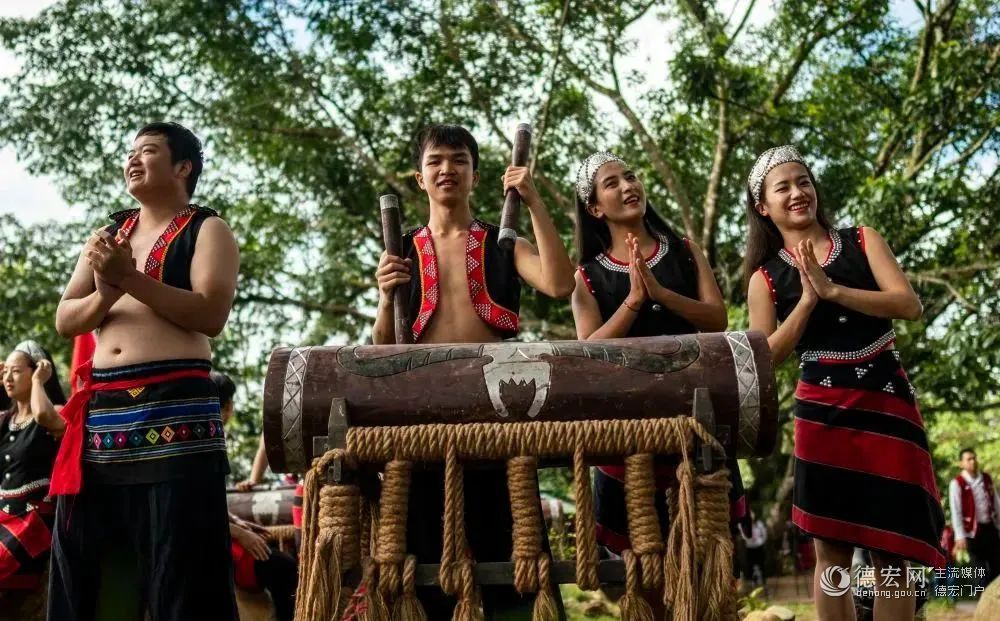 接续奋斗 把总书记交办的事情办好丨筑牢边疆民族团结繁荣稳定之基